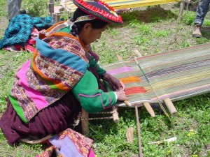 Artesanía textil, tradición de pueblos originarios del mundo