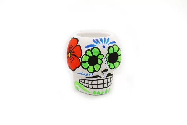 Adorno de ceramica, chulucanas calavera con flores rojas - 14x16 cm